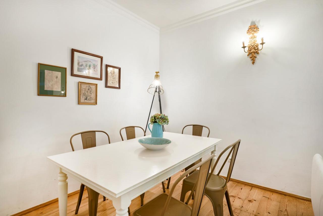 Spacious Bairro Alto Apartment With Courtyard, By Timecooler Lisboa Εξωτερικό φωτογραφία